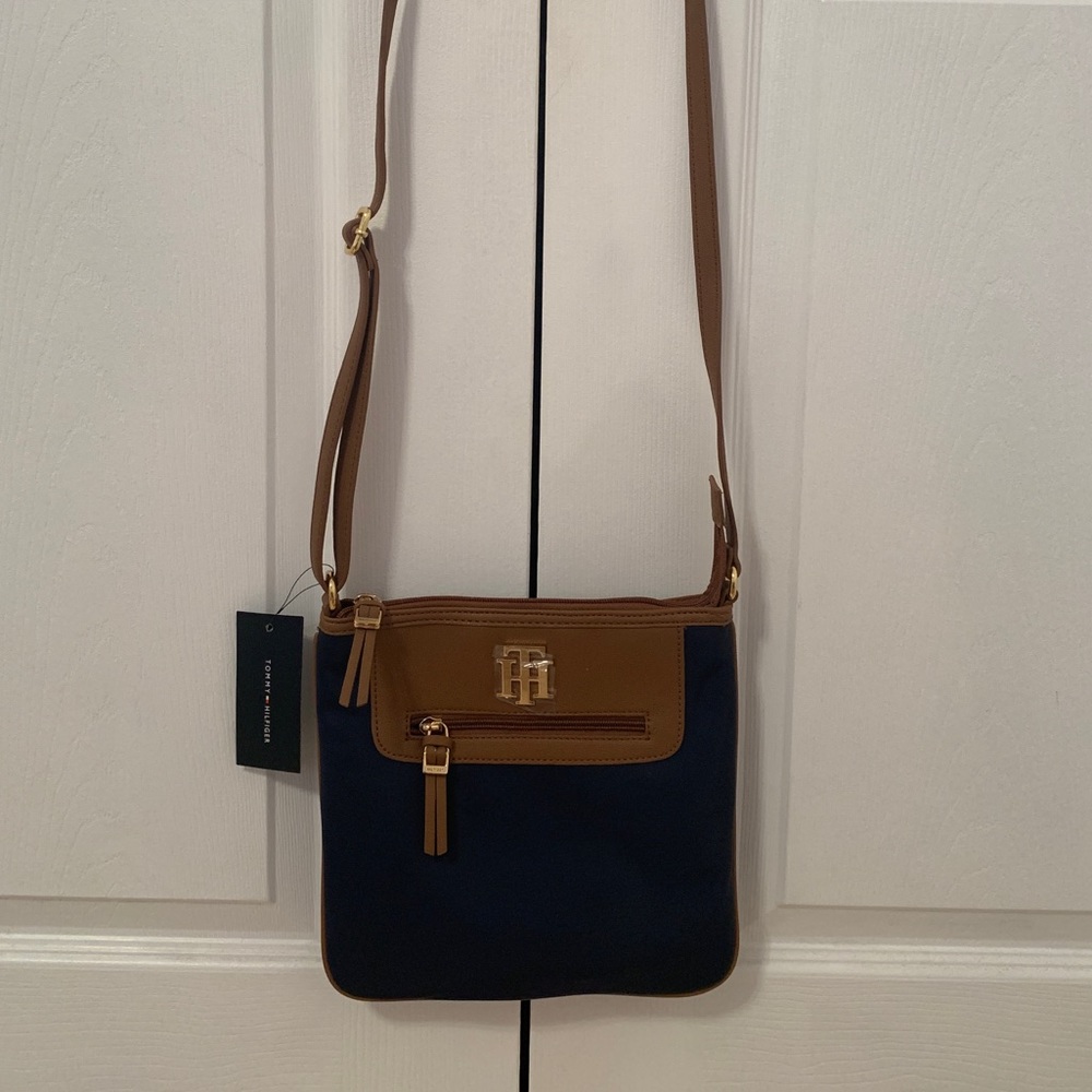 Brand New Tommy Hilfiger Gorgeous Crossbody! 😍